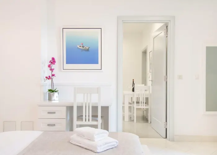 The Whitestone 公寓 *