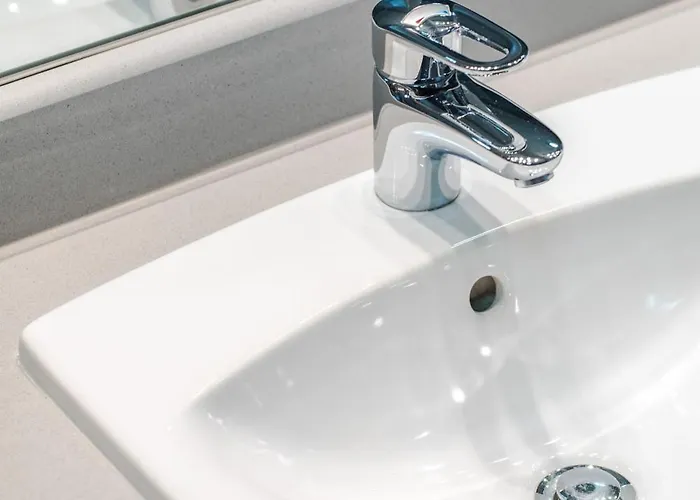 アパート The Whitestone