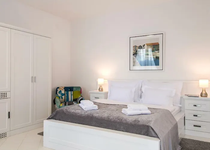 アパート The Whitestone スプリト