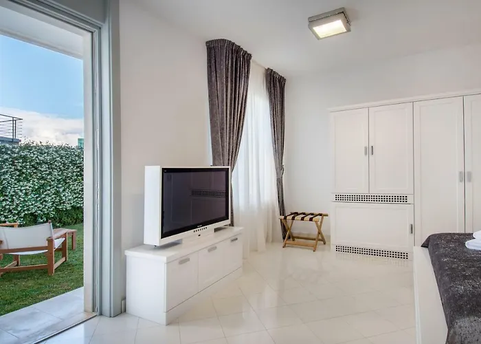 The Whitestone * Split